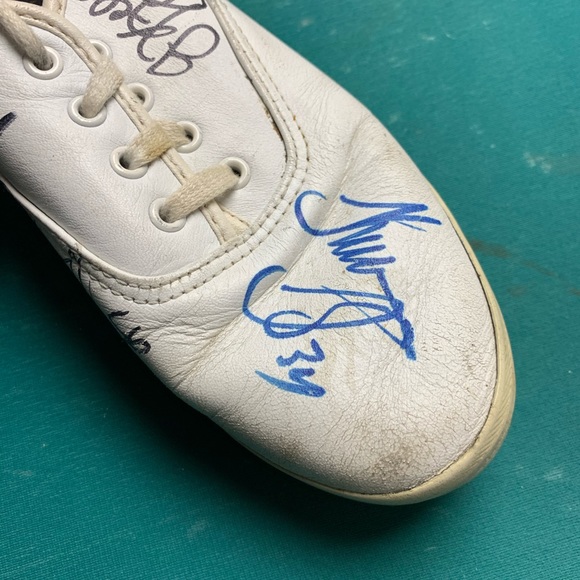 Autographed sneakers; buffalo bills:Jim Kelly etc. - Picture 2 of 6